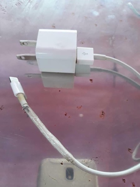 Niña de 14 años muere electrocutada por el cable del iPhone