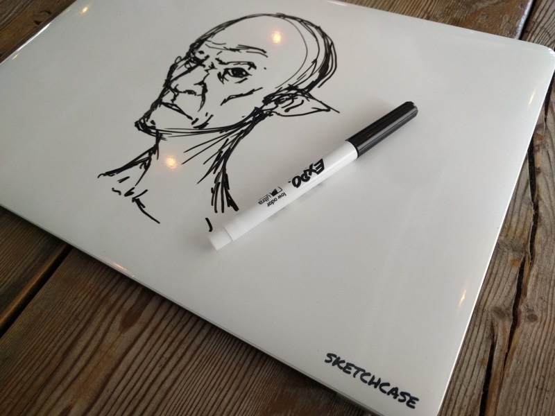 Sketchcase añade una pizarra blanca a la parte posterior de tu MacBook