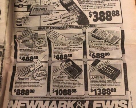 Un anuncio en el periódico muestra lo caros que eran los teléfonos celulares en 1988