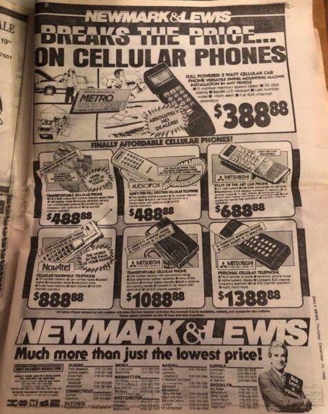 Un anuncio en el periódico muestra lo caros que eran los teléfonos celulares en 1988